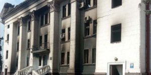 Ukrayna'da 400 kişinin sığındığı tiyatro binası bombalandı