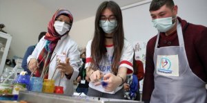 İspanya ve Çekya'dan gelen öğrenciler çömlek ve ebru yaptı