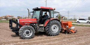 Aksaraylı çiftçiler, Kovid-19'a rağmen ekimi sürdürüyor