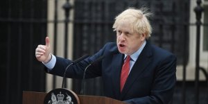 İngiltere Başbakanı Johnson, ailelerden "çocuklarını okula göndermelerini" istedi