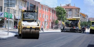Kırşehir Belediyesinin asfalt çalışmaları sürüyor
