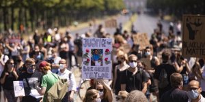 ABD'de Georg Floyd'un polis şiddetiyle ölümü Berlin'de protesto edildi