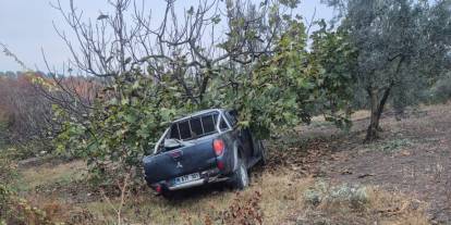 Bursa'da işçileri taşıyan kamyonet ağaca çarptı: 1 ölü, 7 yaralandı