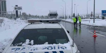 Aksaray’da Nevşehir ve Konya karayolları trafiğe kapatıldı