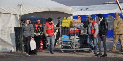 Suriyeliler Cilvegözü'nden ülkelerine dönüyor