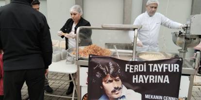 Ferdi Tayfur ruhuna lokma dağıttılar