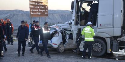 Adıyaman'da akaryakıt tankeri ile otomobil çarpıştı: 3 ölü, 4 yaralı