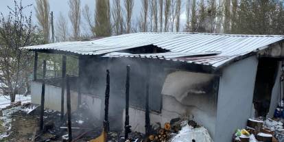Prefabrik evde çıkan yangında 2 çocuk hayatını kaybetti