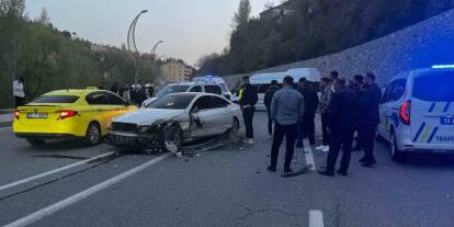 Otomobil ile minibüs kafa kafaya çarpıştı: 8 yaralı