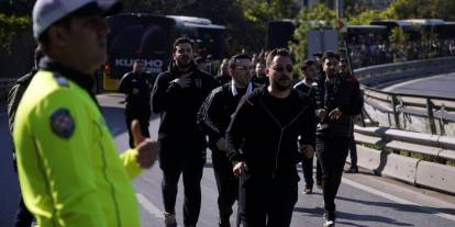 Fenerbahçe ve Beşiktaş derbi için stada ulaştı
