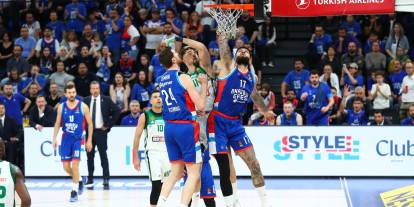 Anadolu Efes Final Four bileti için parkede!
