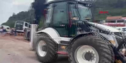 Yolcu otobüsü, kamyon ve otomobilin karıştığı zincirleme kazada 6 kişi öldü