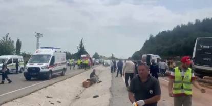 Yolcu otobüsü, kamyon ve otomobilin çarpıştığı kazada can kaybı arttı