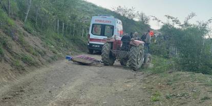 Traktör devrildi! Sürücüsü öldü