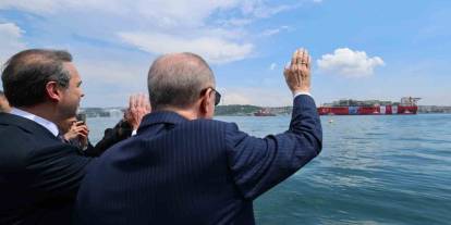 Boğaz'da tarihi an... Cumhurbaşkanı Erdoğan uğurladı