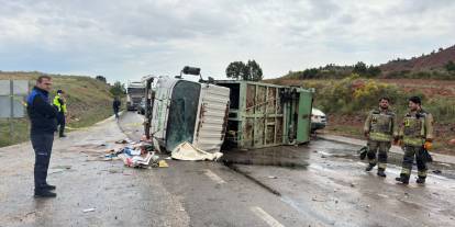 Çöp kamyonu devrildi, temizlik işçisi hayatını kaybetti