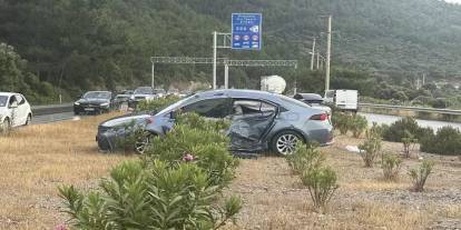 Servis minibüsü ile otomobil çarpıştı; 16 yaralı