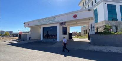 Tamir sırasında traktör ile römork arasında sıkışıp, öldü