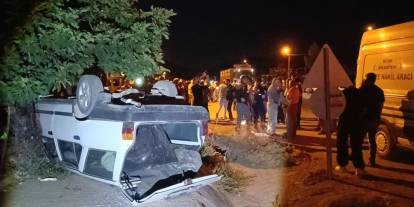 Devrilen otomobildeki çifti ölüm ayırdı