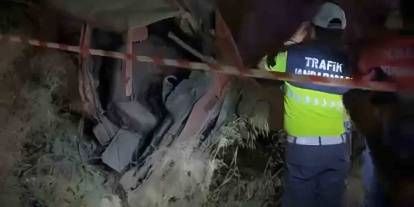Otomobil şarampole yuvarlandı! 2 ölü