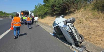 Otoyolda takla atan otomobilde 4 kişi yaralandı