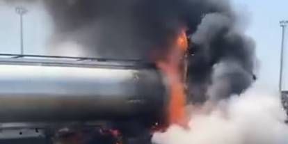 Akaryakıt yüklü tanker, alev alev yandı
