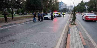 Refüje ve direğe çarpan motosikletli hayatını kaybetti