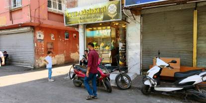 Kuyumcuyu vurup 1 kilo altın çaldılar