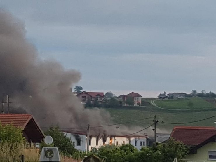 Bosna Hersek'in Velika KladuÅa kentinde gÃ¶Ã§menlerin kaldÄ±ÄÄ± bir binada yangÄ±n Ã§Ä±ktÄ± ile ilgili gÃ¶rsel sonucu