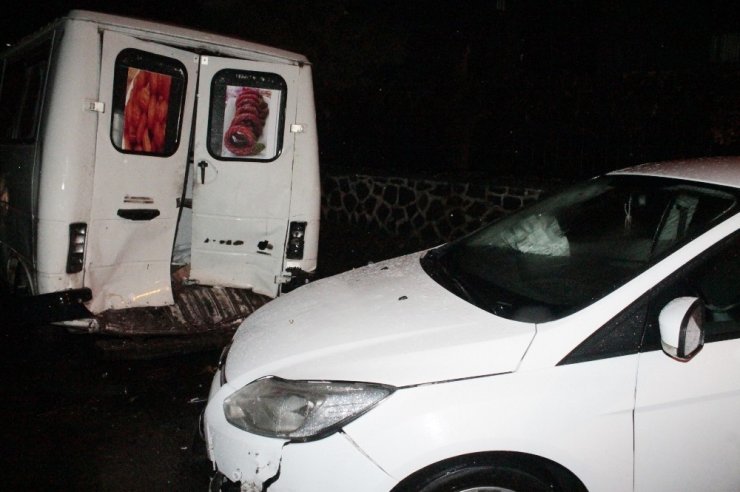 Diyarbakır’da sağanak yağış zincirleme kazaya neden oldu: 5 yaralı