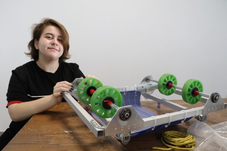 14 yaşındaki kız öğrenciler ’yangın söndürme robotu’yla dünya ikincisi oldu