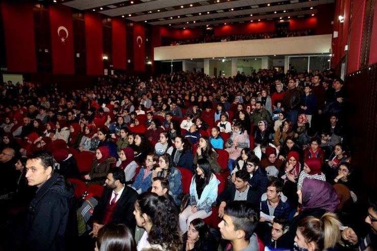 NASA’da görevli Dr. Umut Yıldız, Mardinli öğrencilerle bir araya geldi