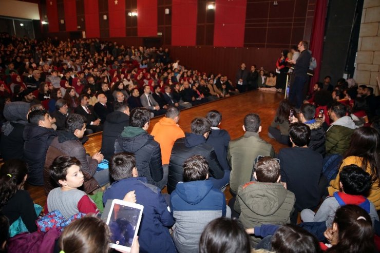 NASA’da görevli Dr. Umut Yıldız, Mardinli öğrencilerle bir araya geldi