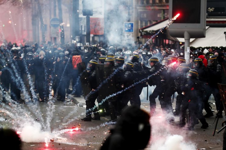 Fransa’da eylemcilerden polislere tehdit mektupları