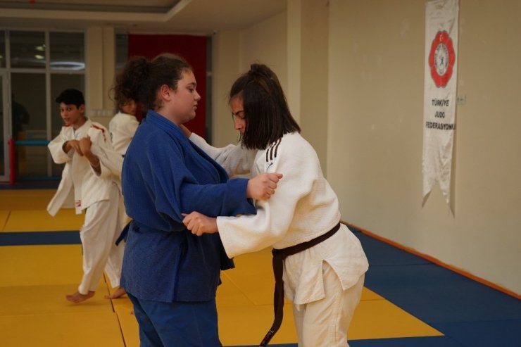Kadına şiddet içeren filmden etkilendi judoya başladı