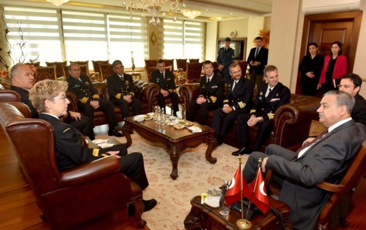 NATO Daimi Deniz Görev Grubu gemi komutanlarından Vali Su’ya ziyaret