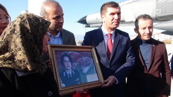Şehit Pilot Teğmen Ayfer Gök'ün adının verildiği savaş uçaklı kavşak açıldı