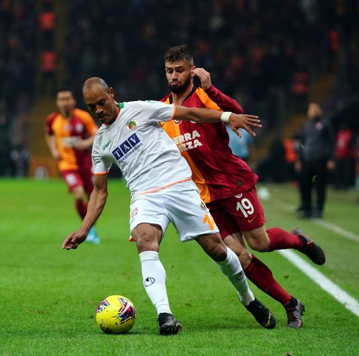 Süper Lig: Galatasaray: 1 - Aytemiz Alanyaspor: 0 (İlk yarı)