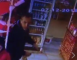 Önceki gün kadın müşterinin 750 lirasını çalan hırsız bu defa kadın çalışanı soyarken yakalandı