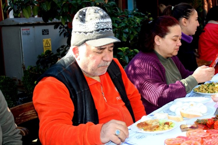 Tarihi Arasta esnafından birlik beraberlik kahvaltısı