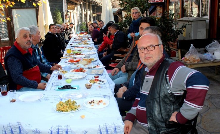 Tarihi Arasta esnafından birlik beraberlik kahvaltısı