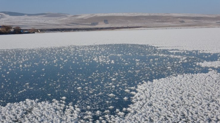 Ardahan’da Aktaş Gölü dondu