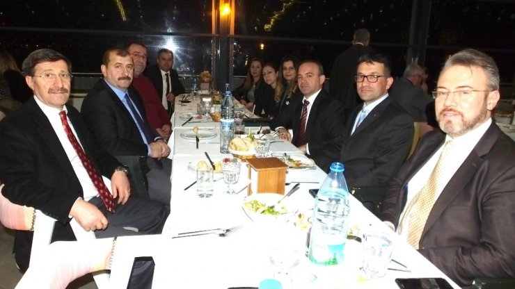 Yeni yönetim kurulu başkan ve üyeleri düzenlenen yemekte tanıştı
