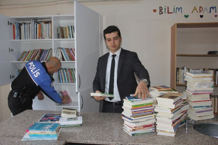 Köy okulu için emniyet müdürüne mektup yazdı, 500 romanı aldı