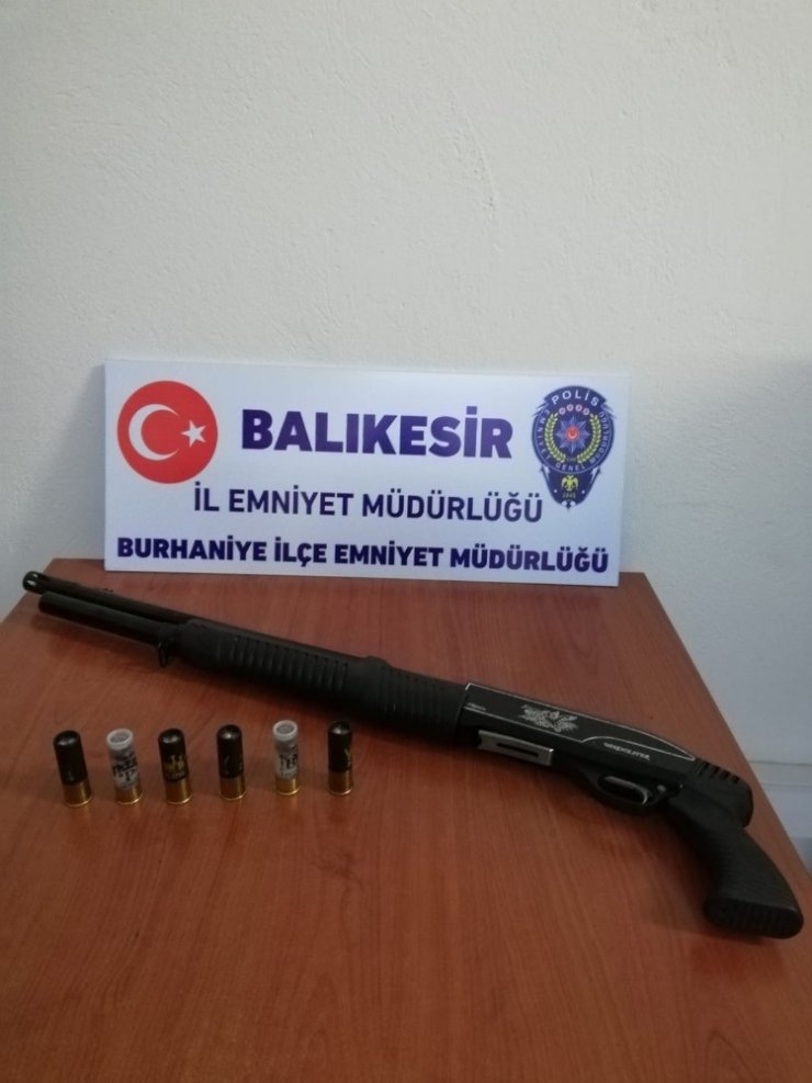 Balıkesir’de polis 9 silah ele geçirdi
