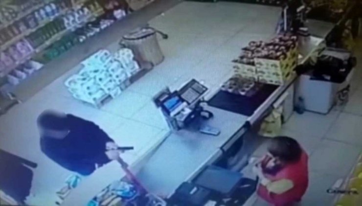 Büyükçekmece’de silah zoruyla market soyan şahıslar yakalandı