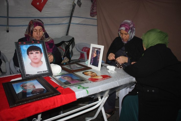 HDP önündeki ailelerin evlat nöbeti 98. gününde