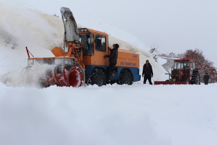 Elazığ’da karla kapanan 80 köy yolu açıldı 1’inde çalışma sürüyor