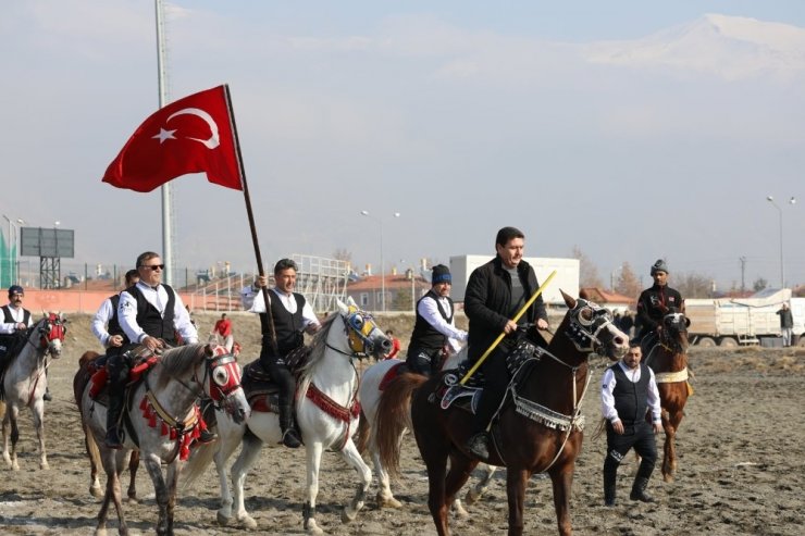 Erzincan’daki atlı cirit dostluk müsabakası nefes kesti