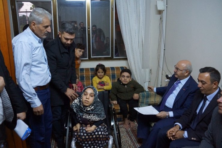 Savaş mağduru Suriyeli engelli kardeşlere devlet sahip çıktı